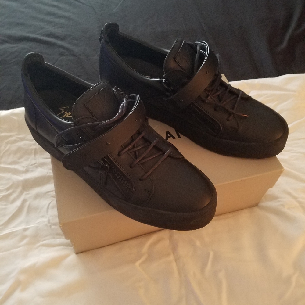 Men's sneakers